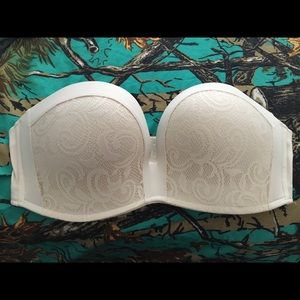 40 C Strapless smoothing bra